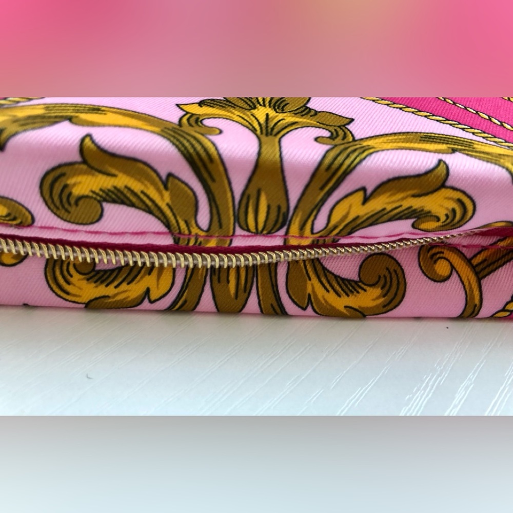 Estee Lauder Pink with rope and tassel design 10 x 2 x 5 zip top cosmetic bag - Picture 4 of 14